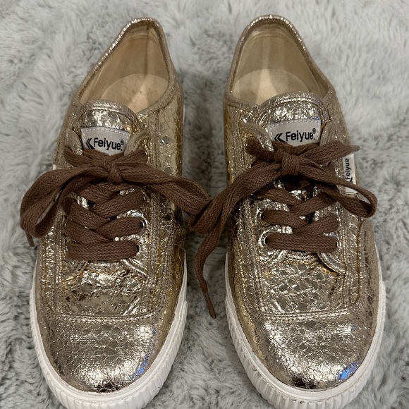 Feiyue Metallic Textured Gold Sneakers with Brown Laces - Sz. 9 - Picture 1 of 13